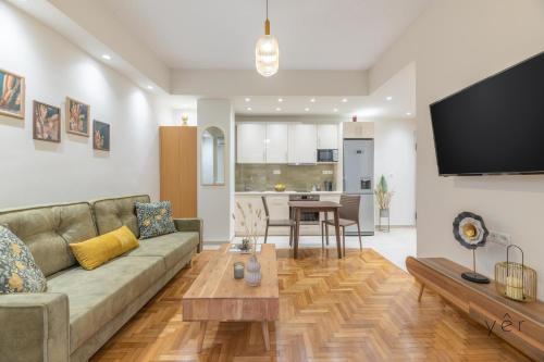 Elegance in Koukaki 5-Minute Away to Acropolis, Афины