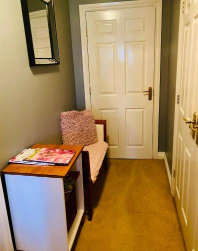 Modern ground floor apartment with free parking very near centre 4