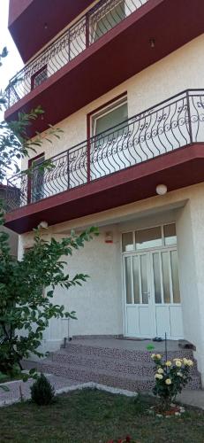 Sunset Villa, Костинешти