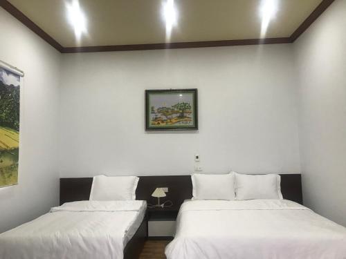 1 king bed, 1 twin bed
