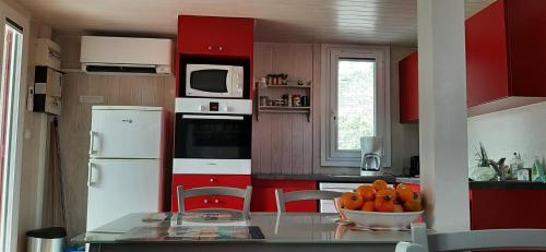 Et pourquoi pas des vacances naturistes à la Jenny ? (Et pourquoi pas des vacances naturistes a la Jenny ?) in 拉溥