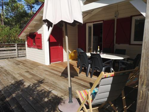 Et pourquoi pas des vacances naturistes à la Jenny ? (Et pourquoi pas des vacances naturistes a la Jenny ?) in 拉溥