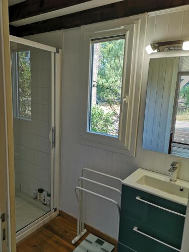 Et pourquoi pas des vacances naturistes à la Jenny ? (Et pourquoi pas des vacances naturistes a la Jenny ?) in 拉溥