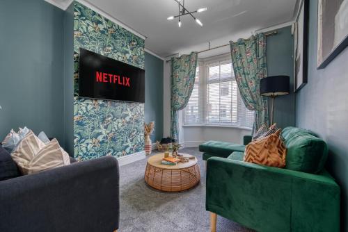 Stunning Design 3-Bedroom Townhouse Retreat in Southsea, Sleeps 8, Chic and Spacious with Free Parki – khách sạn tại Milton