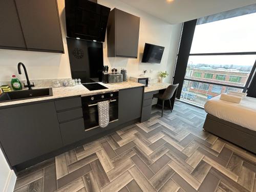 設施, Graduation Studios in 貝斯頓中部