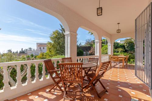 beranda/teres, Nice Villa Anna Private Pool Garden Seaview in Rancho Domingo