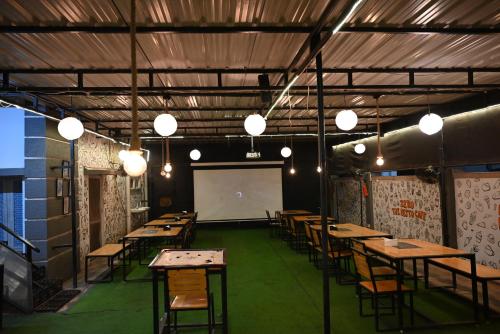 Restaurant, Bacpac Monkey COLIVING in Kirlampudi Layout