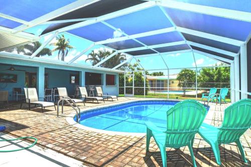 Waterfront, Outdoor kitchen, Heated Pool, Canal