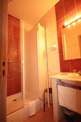 Hotel Des Arts - image 14