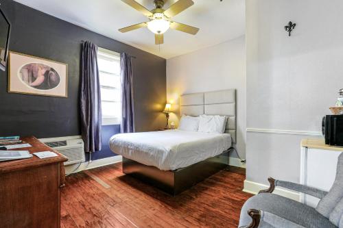 Standard Queen Room image 5