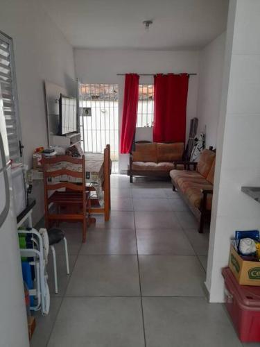 Casa com piscina em Itanhaem