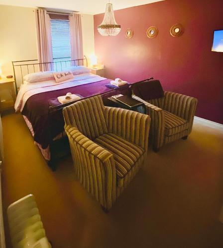 Modern ground floor apartment with free parking very near centre 1