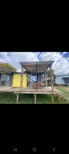 Bloque pastel amarillo