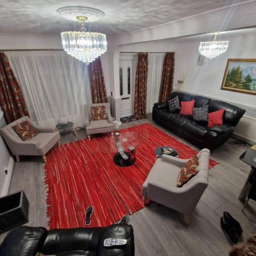 4 Bedroom Luxury Home with Garden in East London gîte à louer London Independent Hospitals