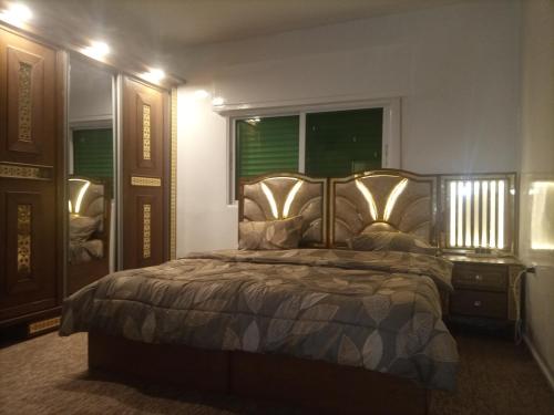 2 bedrooms, 8 beds