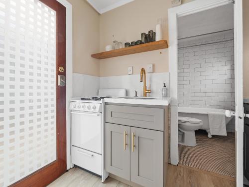 Sunset Cliffs Oceanfront Casita w Fast Wifi, Large Outdoor Space & Ocean Breeze! in Ocean Beach