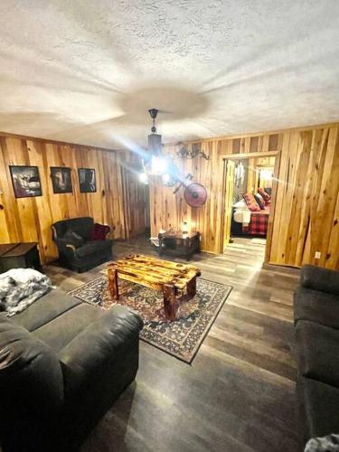 Getaway to a very private beautiful Cabin. in Rogersville (TN)