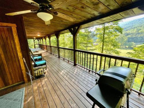 Surrounding environment, Getaway to a very private beautiful Cabin. in Rogersville (TN)