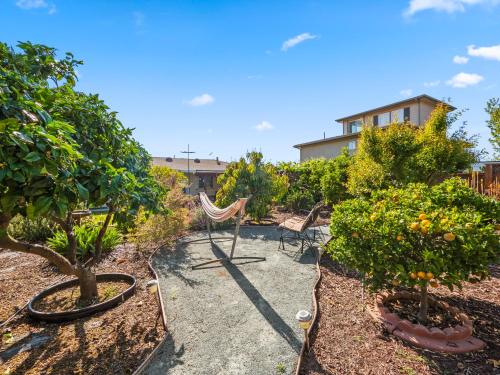 Bay Park Garden Paradise - central Location, AC, Washer Dryer & Private yard! in Bay Park