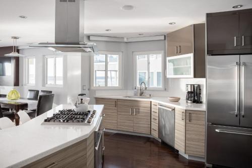 Oceanfront, two-level condo with stunning view, decks, fast WiFi & fireplace, San Diego (foto 5)