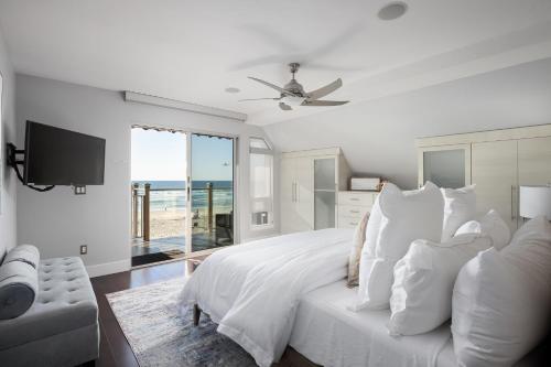 Oceanfront, two-level condo with stunning view, decks, fast WiFi & fireplace, San Diego (foto 10)