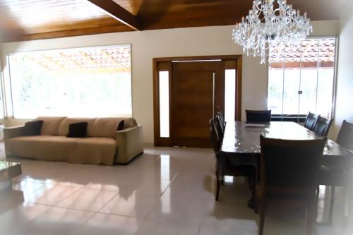 CASA DE CAMPO Banheira, Lareira e Cachoeira