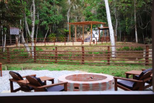 CASA DE CAMPO Banheira, Lareira e Cachoeira