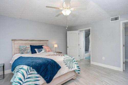 Ocean Escape Cozy Condo with Pool & Free Parking in Indian Harbour Beach, USA