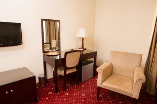 Jumbo Hotel - main image