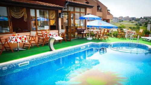 Hotel Apolis - main image