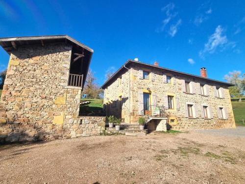 Gîte Belmont-de-la-Loire, 6 pièces, 12 personnes - FR-1-496-304 - Location saisonnière - Belmont-de-la-Loire