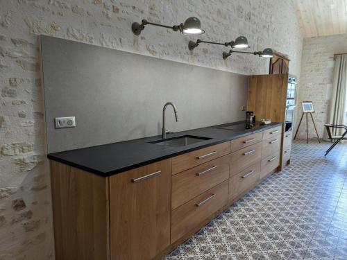 Loft lumineux avec cuisine équipée et circuits truffes - Centre-ville Jarnac - FR-1-653-248 (Loft lumineux avec cuisine equipee et circuits truffes - Centre-ville Jarnac - FR-1-653-248) in Gondeville