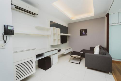 Deluxe Studio Suites image 5