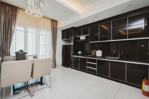 Deluxe Studio Suites image 6