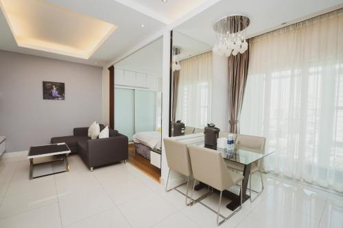 Deluxe Studio Suites image 10