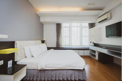 Two Bedroom Suites image 9