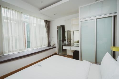 Three-Bedroom Apartment image 10