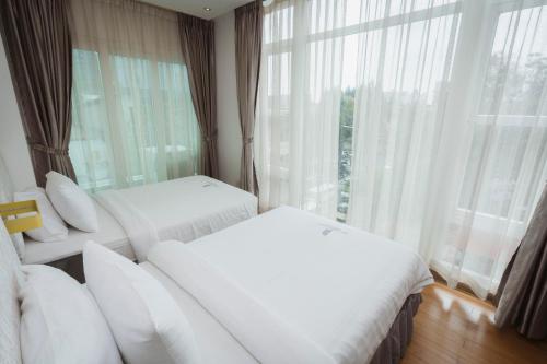 Three-Bedroom Apartment image 8
