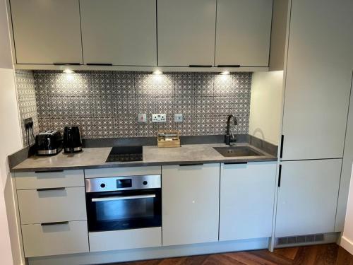 The Retreat, luxury studio apartment in Bath with parking in Bathampton