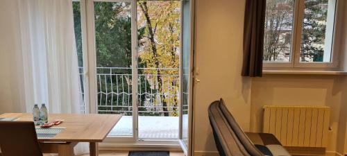 陽台/露台, Meublé du 25 N°5 de tourisme 3* (Meuble du 25 N°5 de tourisme 3*) in 涅代爾布龍萊班