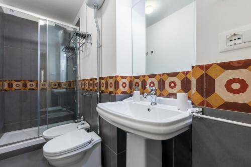 Deluxe Double Room with Balcony image 10