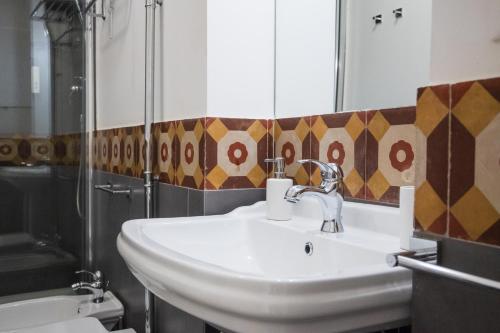 casa mo room and suite – Palermo, CA