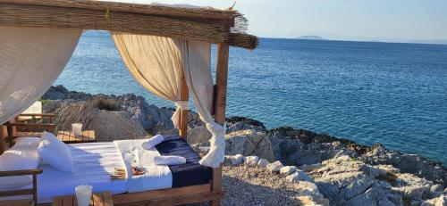 Aponisos island - Hotel - Megalochori