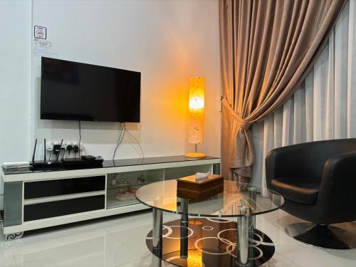 Imperial Suites Apartments - Tap to explore photos