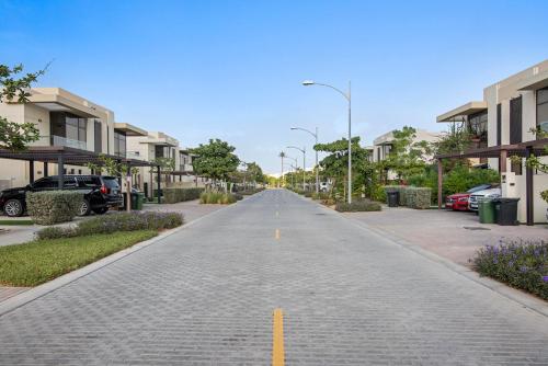 StoneTree - Pelham Villa 3 BR - Damac Hills - image 12