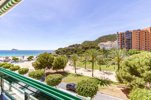 Beautiful flat in the building Balcon del Mar, on the first line of La Cala beach, pool and garage