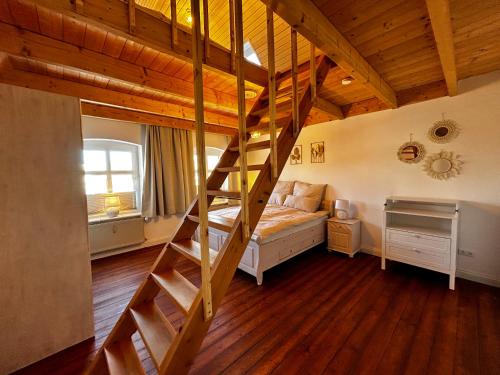 2 bedrooms, 3 beds