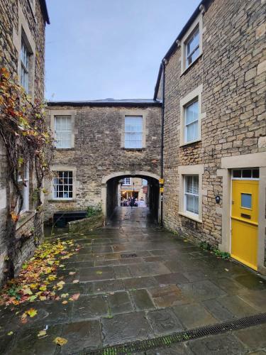 Rose & Star Cottage, Frome (photo 3)