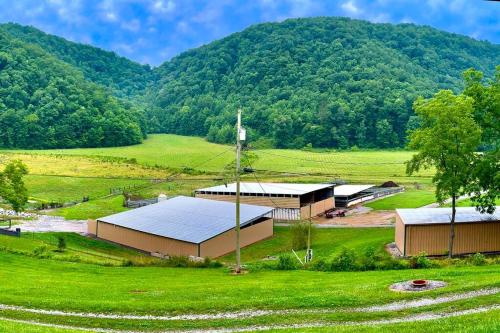 Nearby attraction, Country views and hikes. in Rogersville (TN)