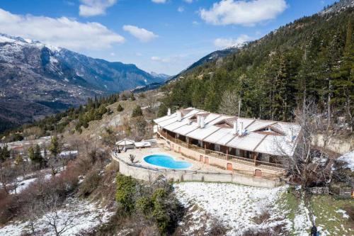 A szálláshely kívülről, Helmos Mountain Retreat in Zarouhla